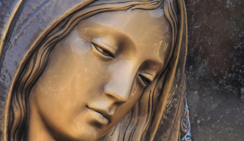 maria-a-varakozo-asszony