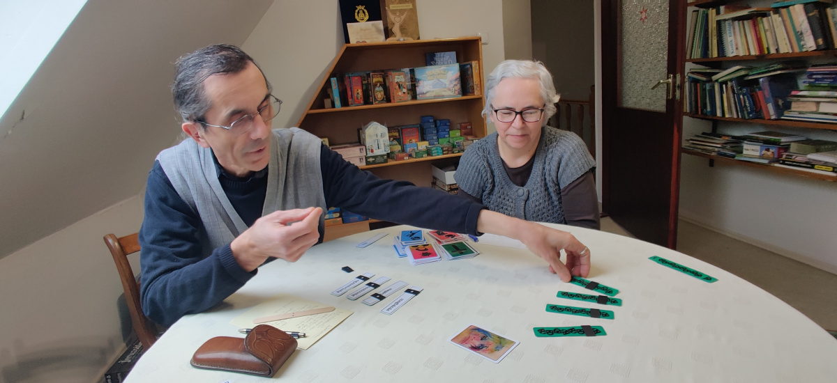 ember-a-polcon-konyv-a-szeken